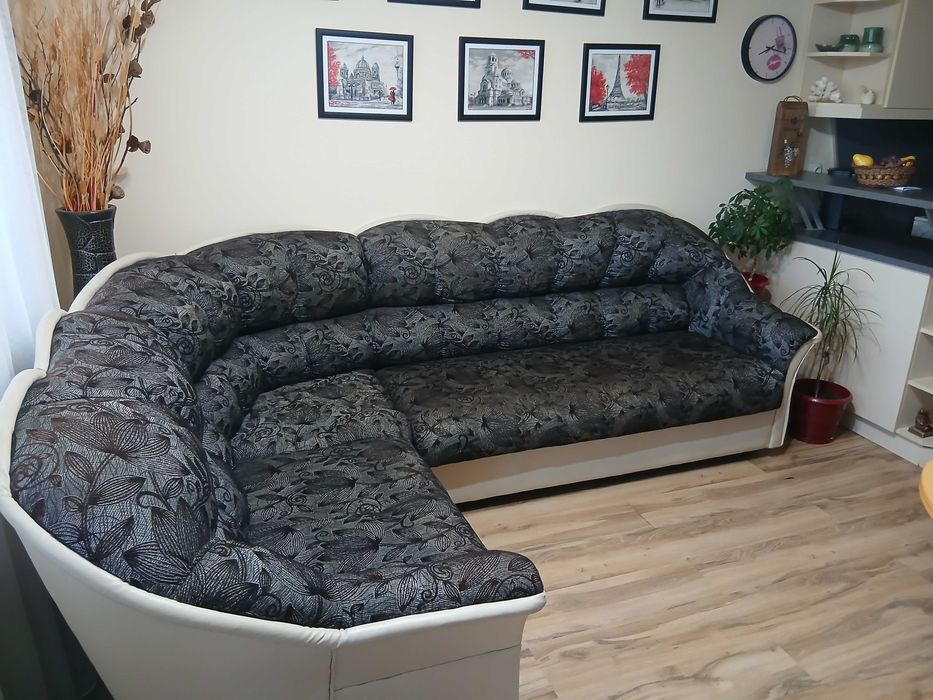 Ъглов диван с десен ъгъл