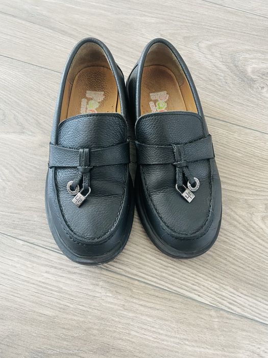 Продам детскую обувь.