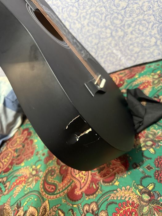 Продам акустическую гитару