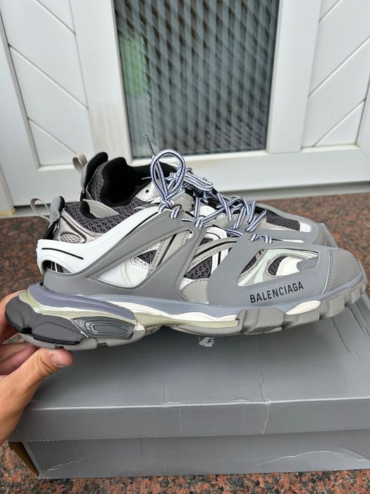 Vând Balenciaga Track