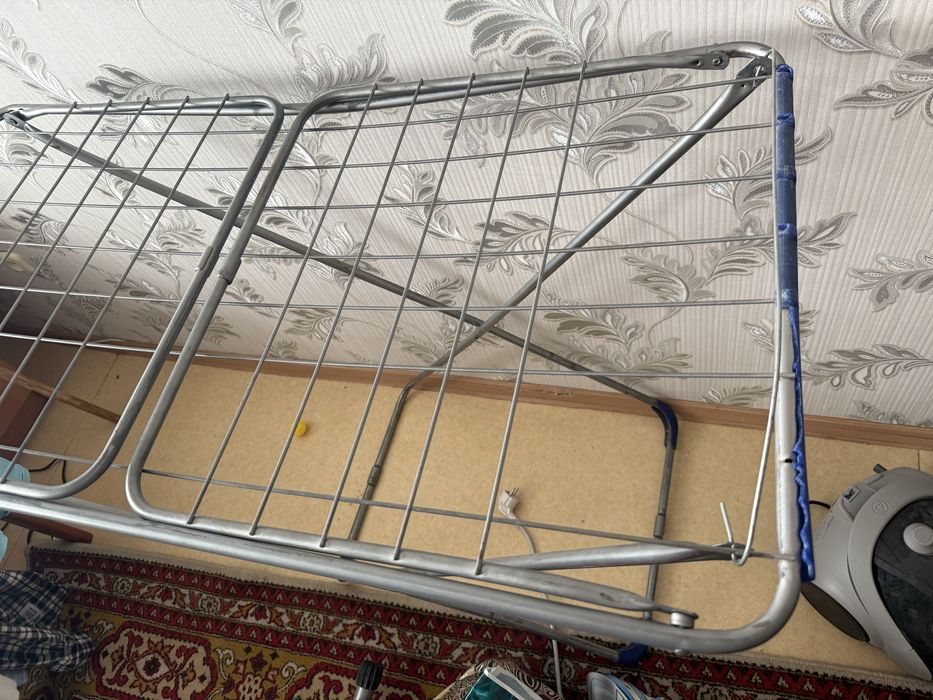 Сушилка б/у держится нецелая