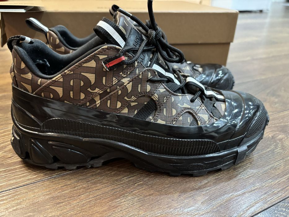 Продаю кроссовки