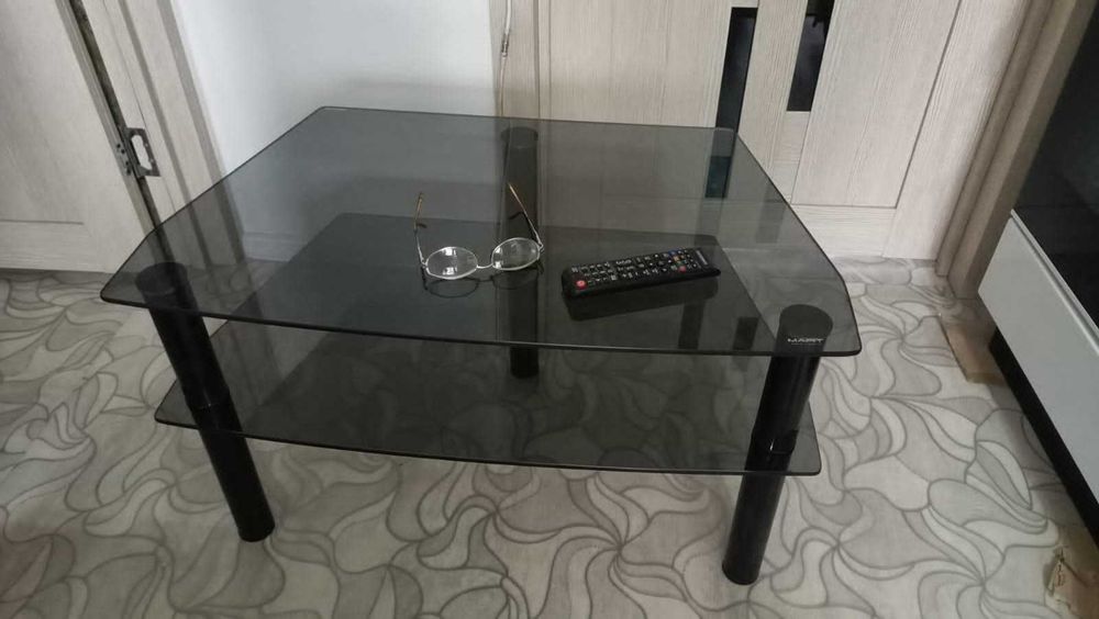 Продам столик стеклянный новый