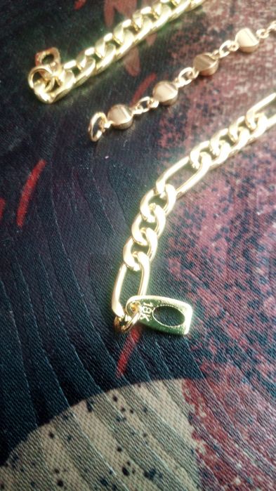 Гривни.         .