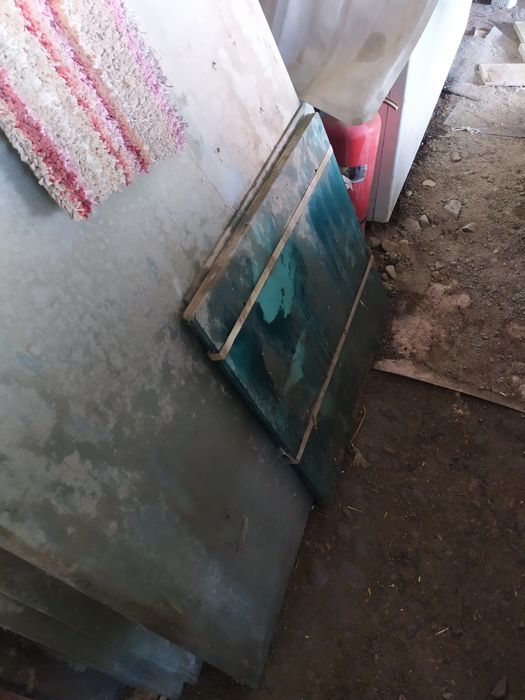 Стекло толстостенное.