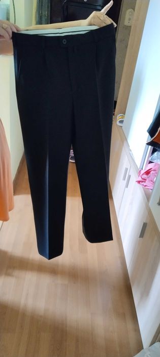 Vând sacou și pantaloni de costum