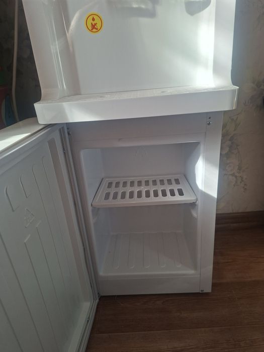 Кулер для воды б/у.