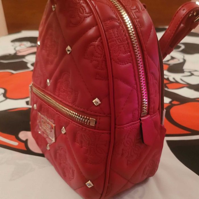 Guess Shanina нова раница с етикети