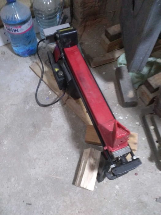 Цепачка за дърва, машина за цепене на дърва