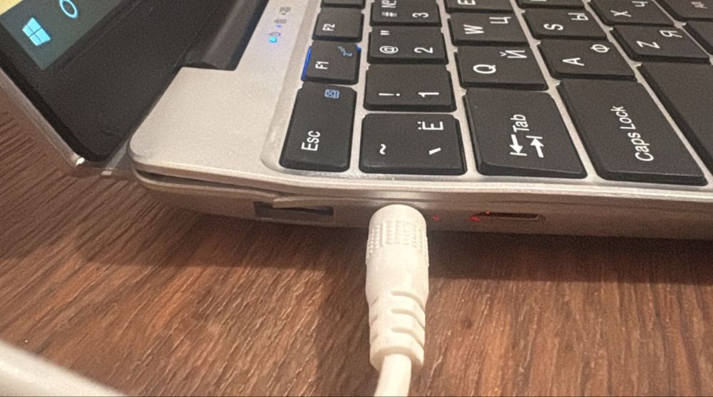 Продам ноутбук с сумкой