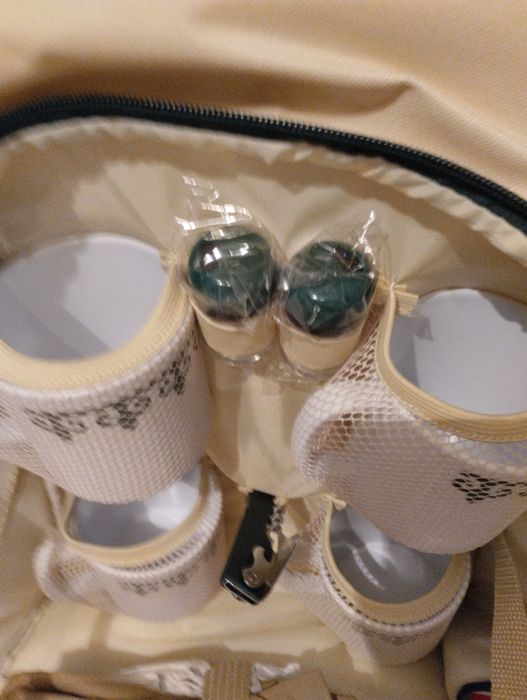 Набор для пикника на 4 человека.