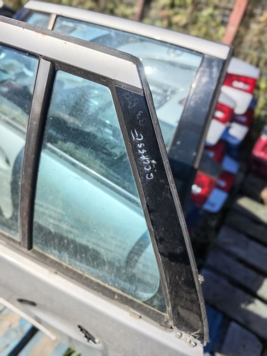 Ușa stânga spate