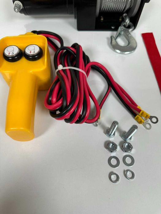 Лебедка 2000 lbs ,907 кг,12V,електрическа-дистанционно, въже 6 м/ 4 мм