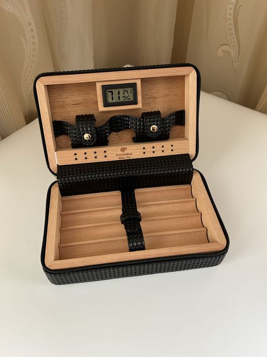Cohiba преносим кожен хумидор за 4 пури с дигитален хигрометър