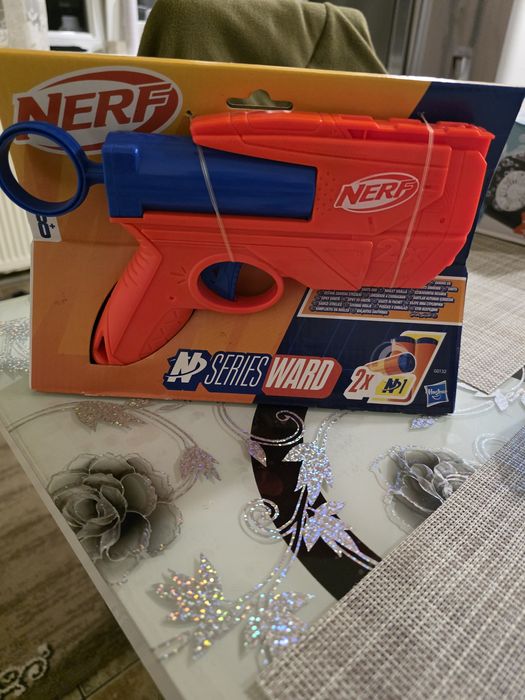 Acesta este un blaster de jucărie Nerf N-Series Ward.