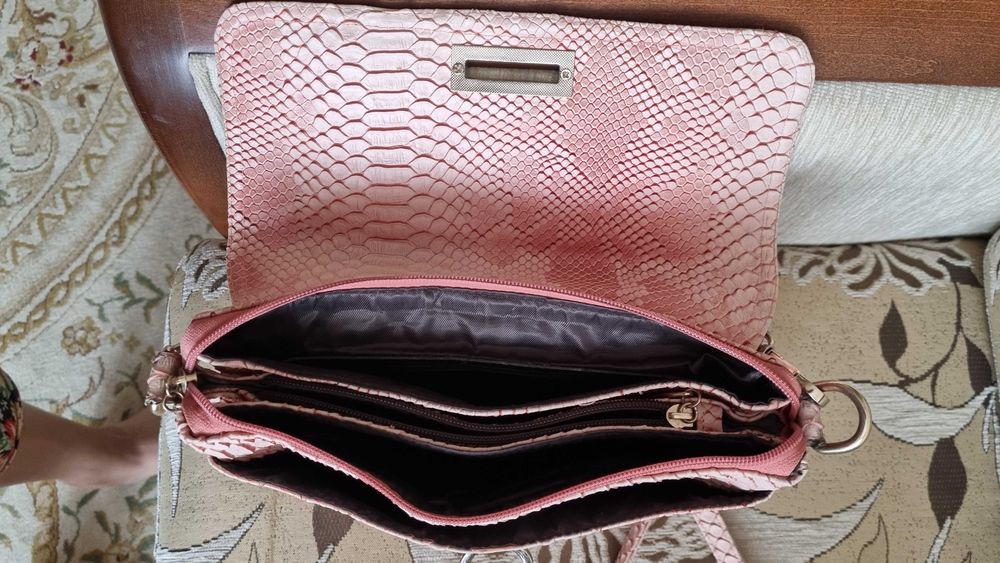 Сумка под кожу питона. Цвет персиковый