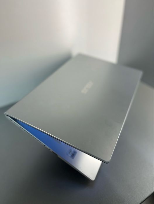 Asus i5-10/8/256