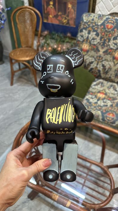 Медведь коллекционный  bearbrick