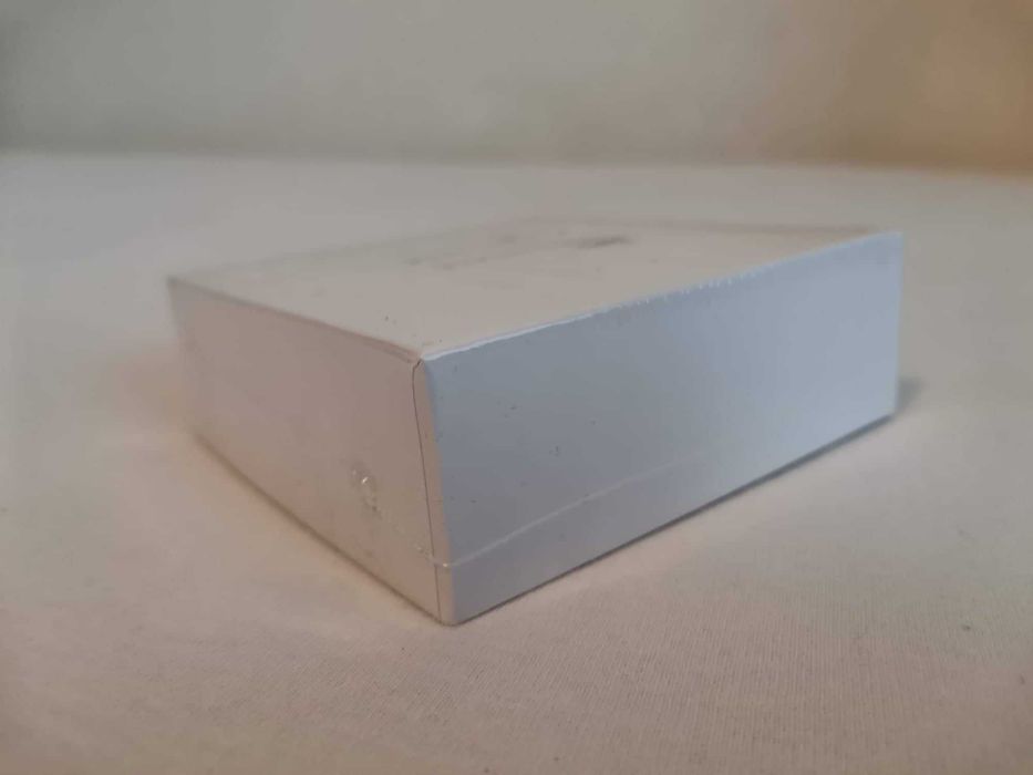 Продавам безжични слушалки с тъч контрол, 3D звук и безжично зареждане