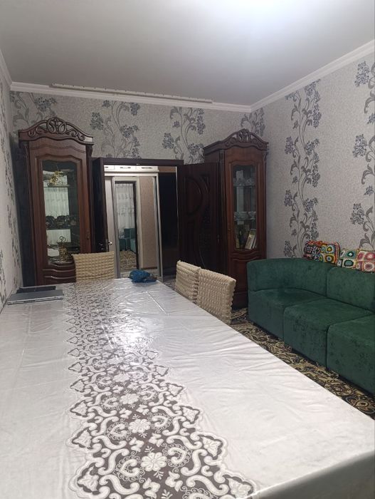 3/1/5 (1 этаж). Сергели 4. Квартира 78 м². Дом панельный. Метро 700 м.