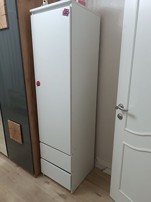 Продам шкаф пенал