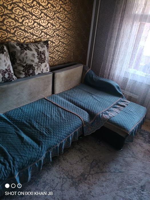 Продам диван в среднем состоянии