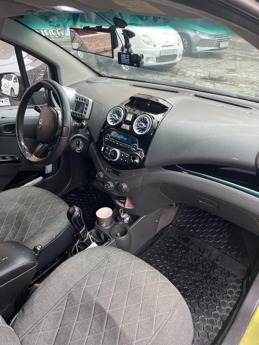 Spark 3-pozitsya sotiladi