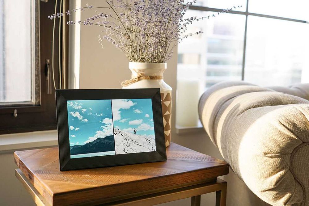 Нова Дигитална Фоторамка Aura 10", с Wi-Fi & Неограничени Снимки/Видео