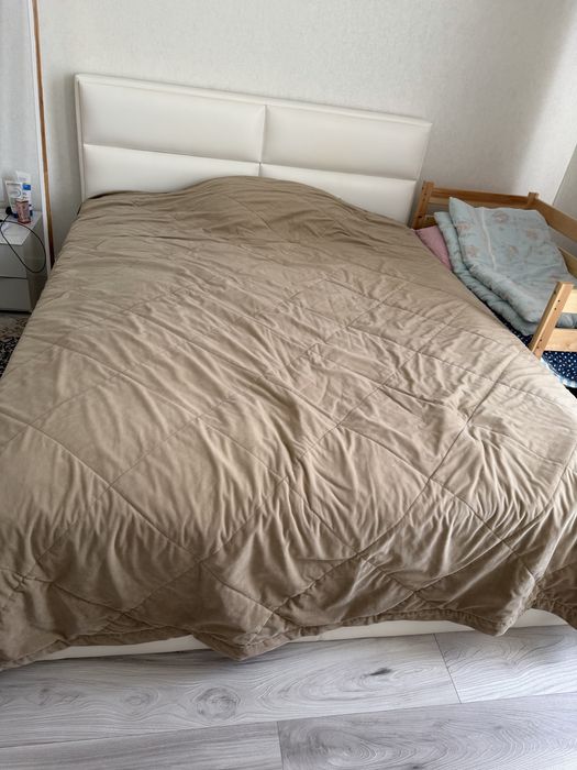Продам двухспальную кровать
