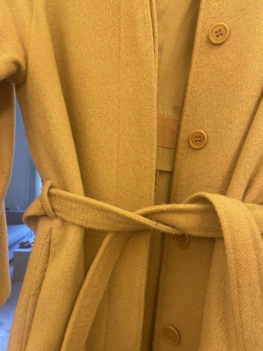 Бежово палто Valentino