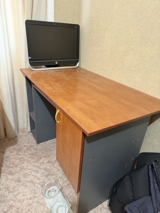 Стол письменный .