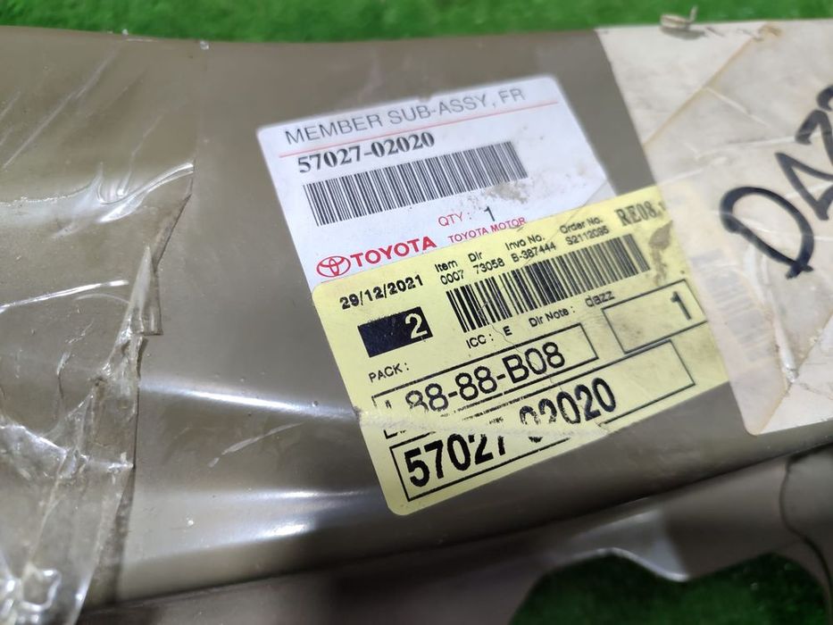 TRAVERSA INTARIRE PODEA SASIU TOYOTA COROLLA AURIS 2006-2013 COD OEM 57027-02020  (4D2)
