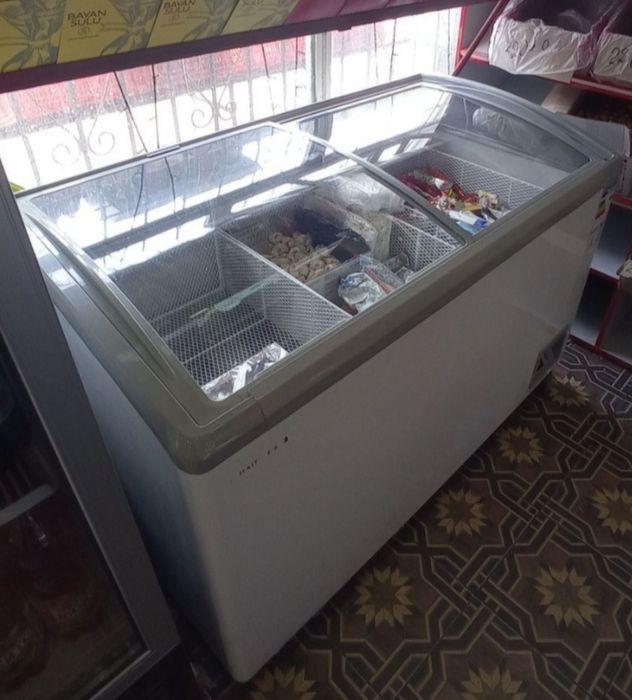 Витринный холодильник Artel HS474 380L