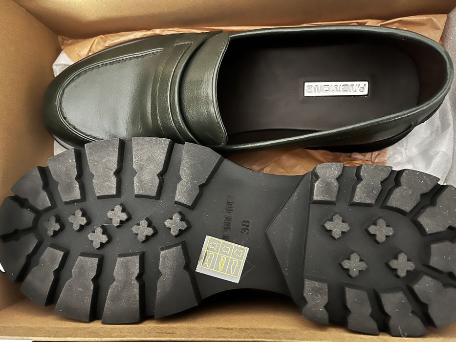 новые кожаные лоферы 38 размер