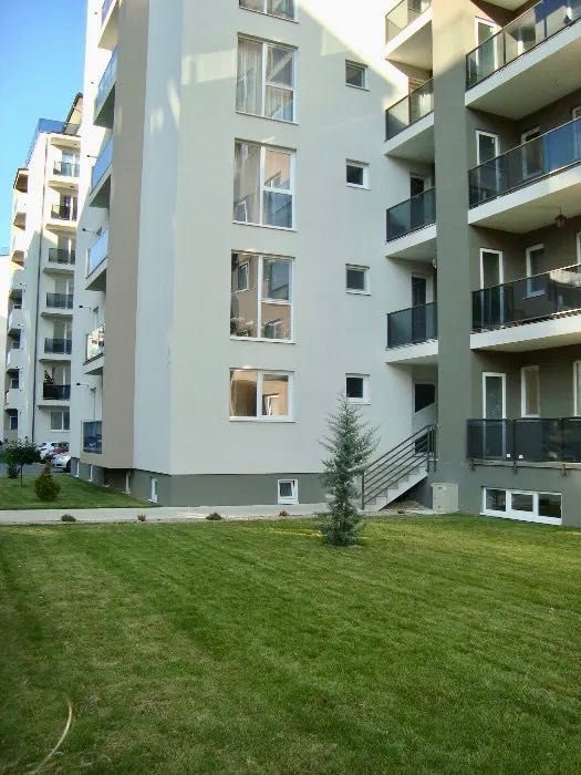 Inchiriez apartament  langa Vivo