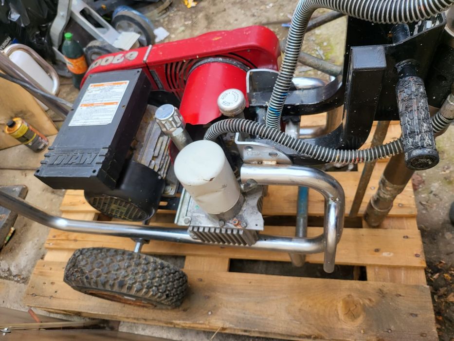 Pompa de gletuit , zugrăvit mixta Titan 6900 DI Plus