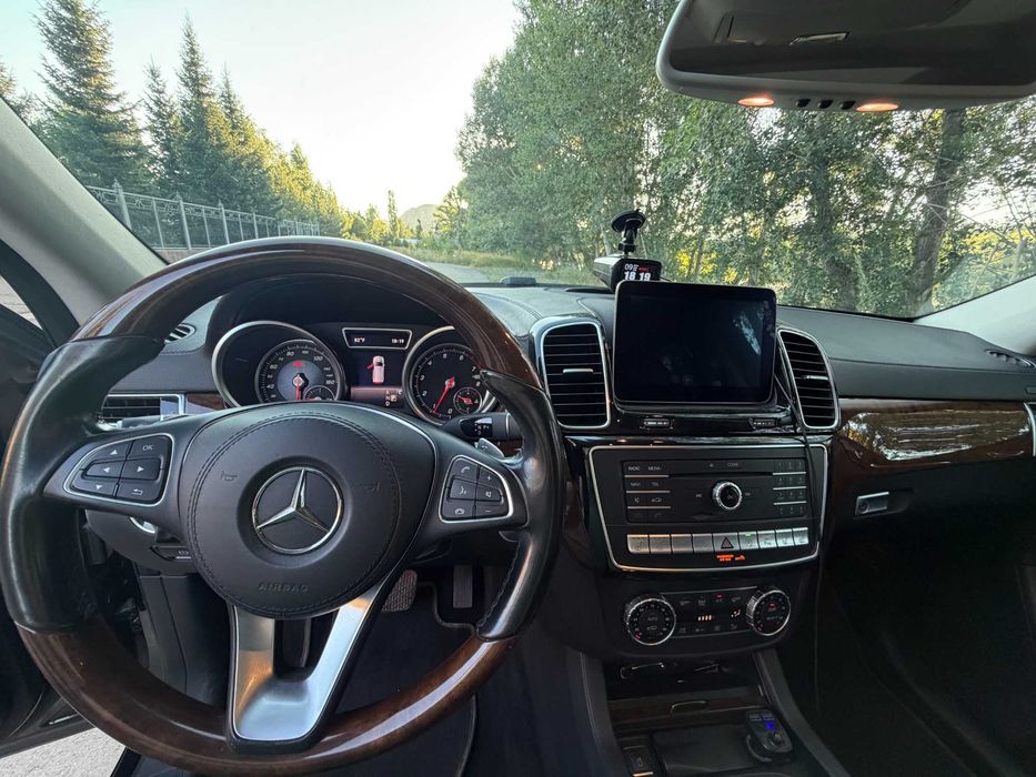 продам мерседес бенс GLS 450
