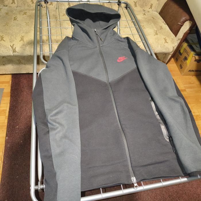 Vând Hanorac Nike Tech Fleece