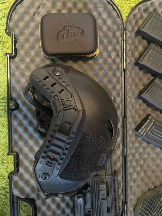 KIT Airsoft AK47  + Accesorii + Vesta ( Incarcatoare, Casca, Cutie transport )