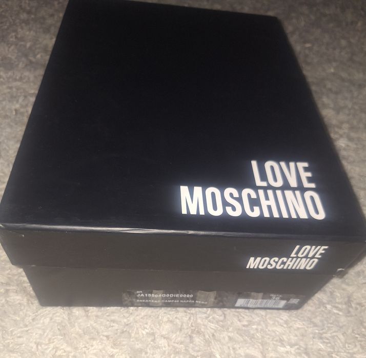 Ghete din piele, albe