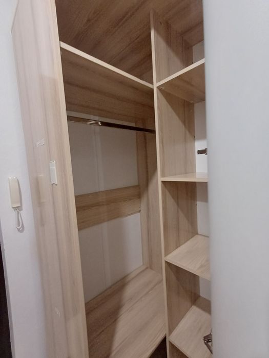Продаётся прихожий шкаф