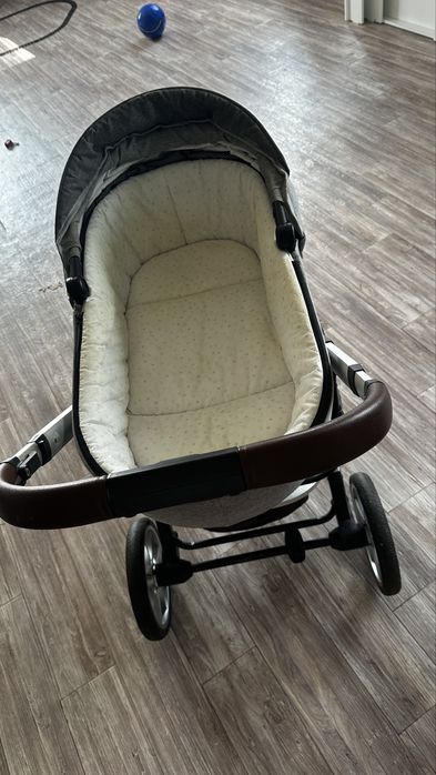 Продам коляску (универсальная)