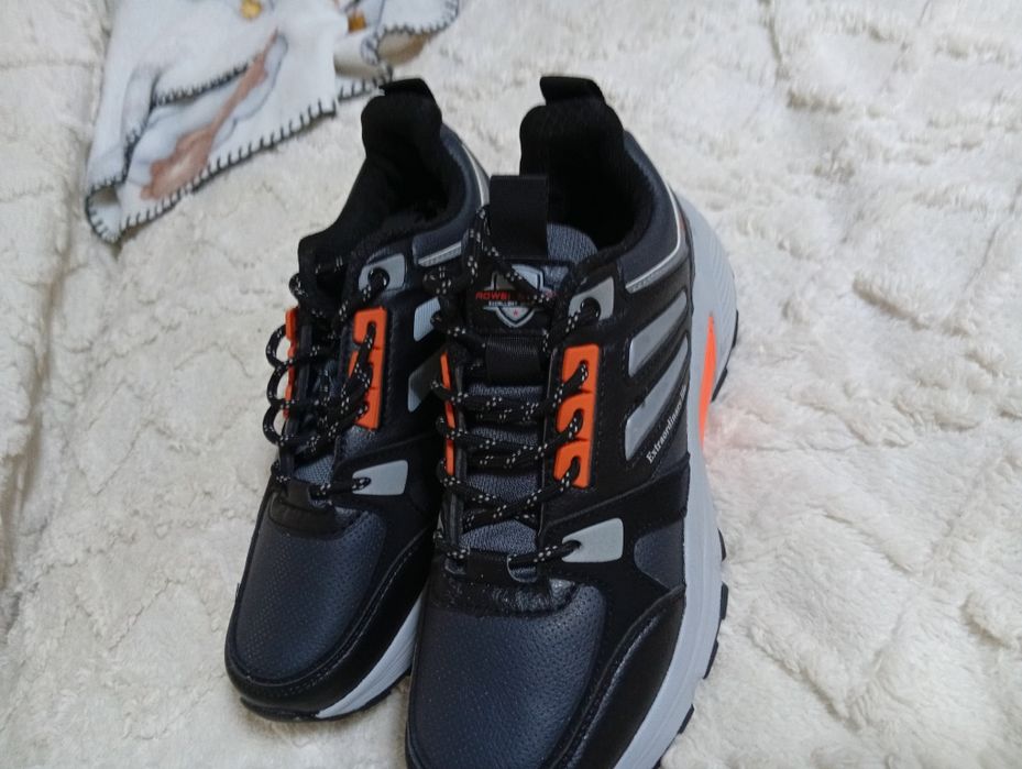 Продам кроссовки мужские