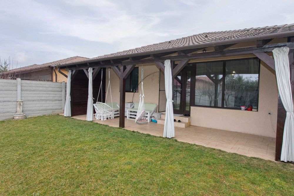 Casa  eleganta la intrare in Santandrei