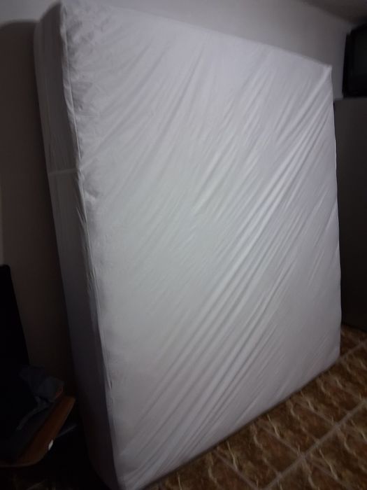 Vând saltea 200/180/30