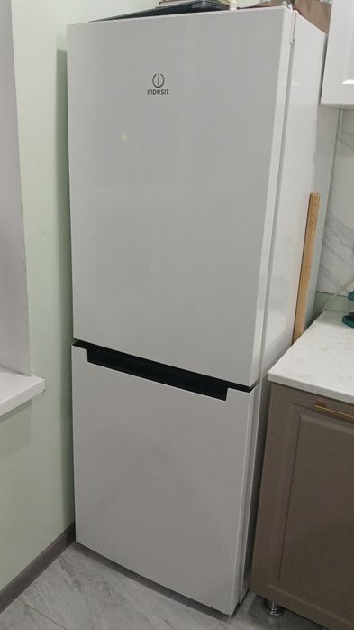 Холодильник Indesit
