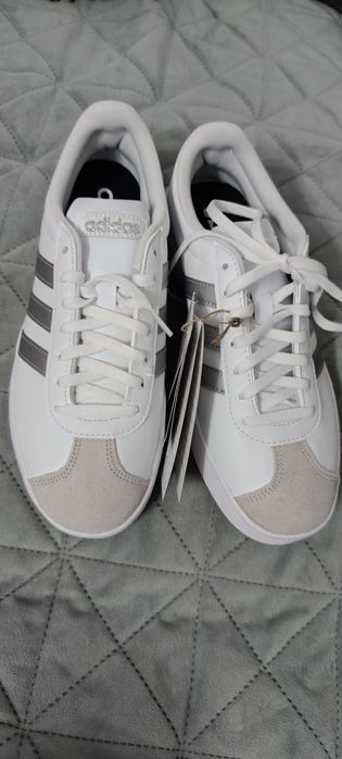 Adidas de vanzare