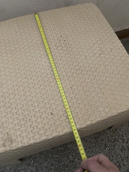 Два стола . Пластмасови, плетени. Алуминиеви крака с подлакътници.