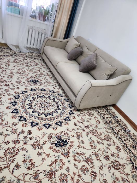 Шкаф белый с зеркалом