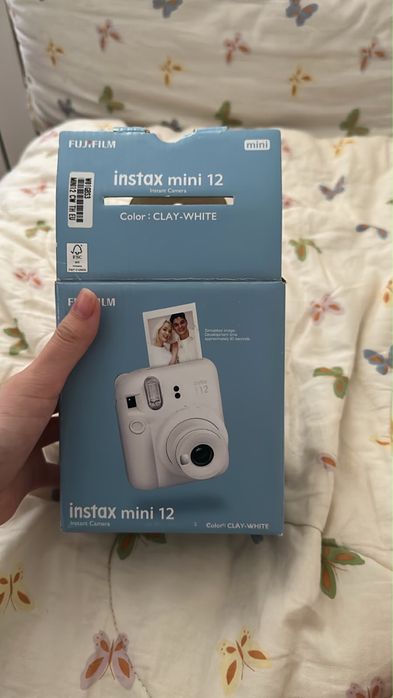 Продам фотоаппарат Instax Mini 12